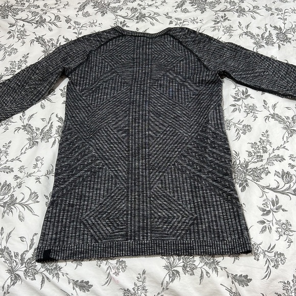 Lululemon 4 Restless Pullover Heathered Black Long-Sleeve Top - Picture 8 of 9